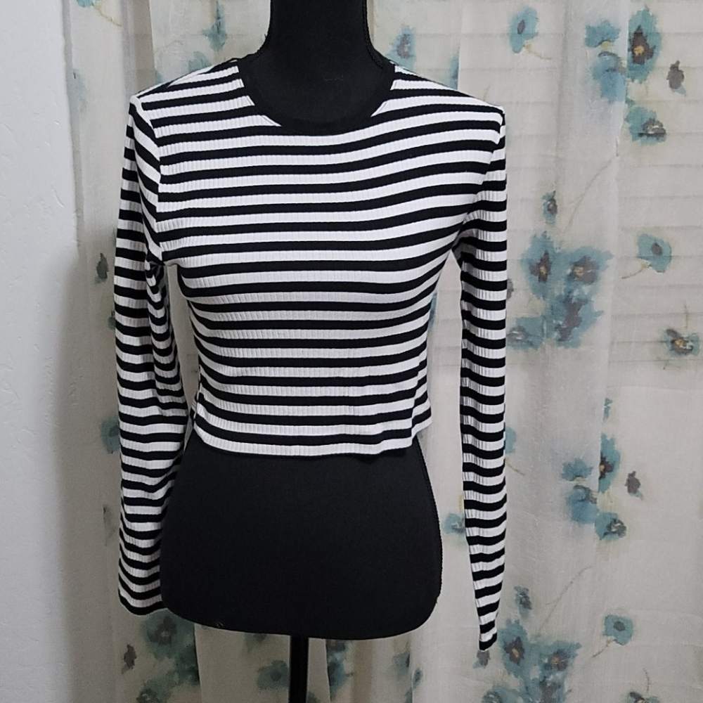 Black and white striped cropped sweater